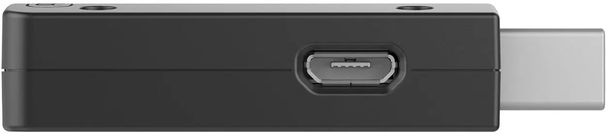 Zbliżenie czarnego adaptera z portem micro-USB i portem USB-C.