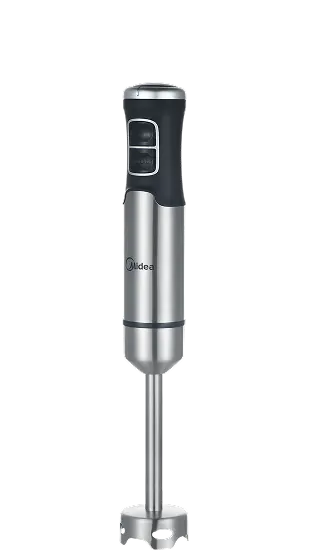 Srebrno-czarny blender ręczny Midea stoi na czarnym tle. Ma dwa przyciski i ostrze.