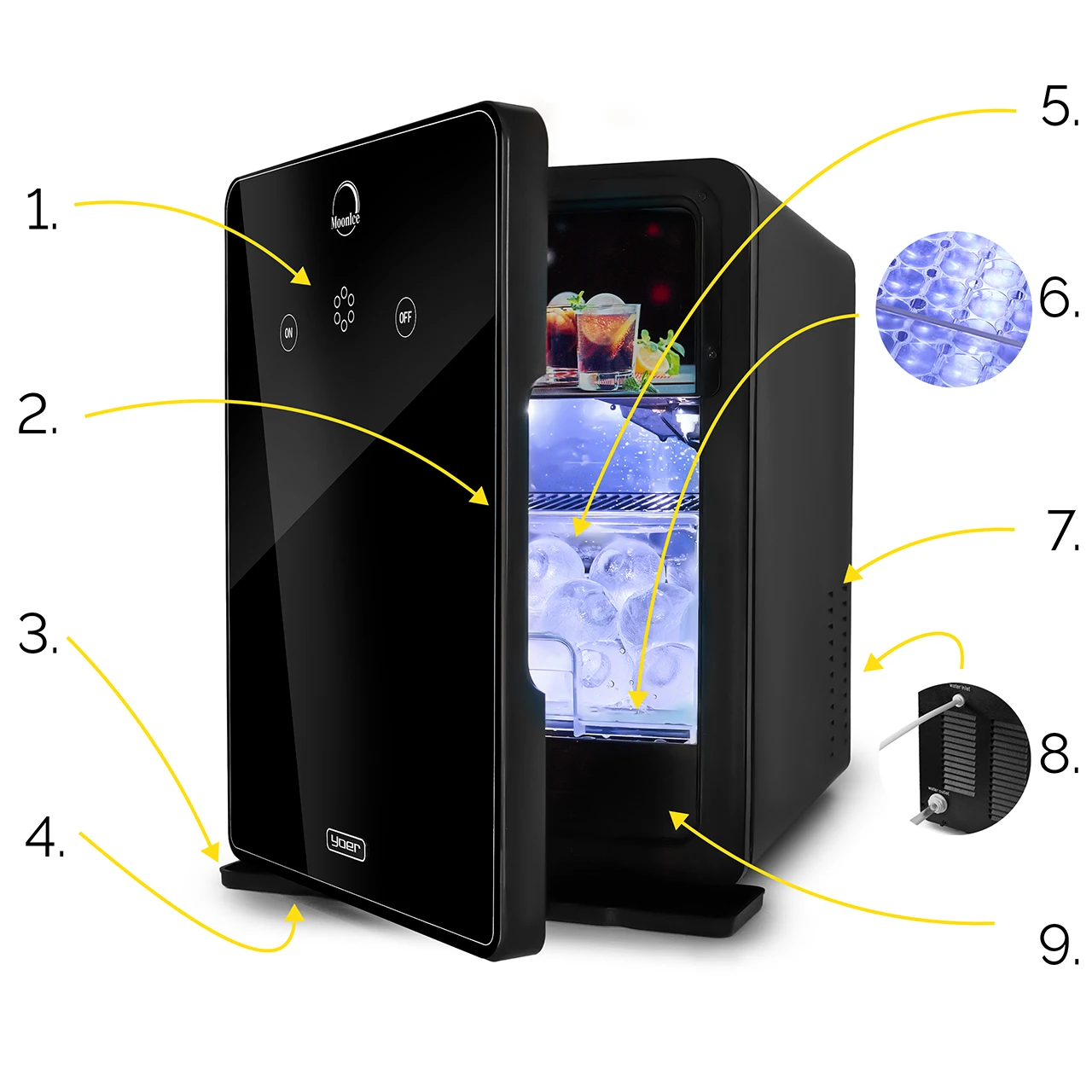 Czarna mini-lodówka z otwartymi drzwiami, pokazująca napoje i lód. Lodówka ma panel sterowania i stoi na czarnej podstawie.