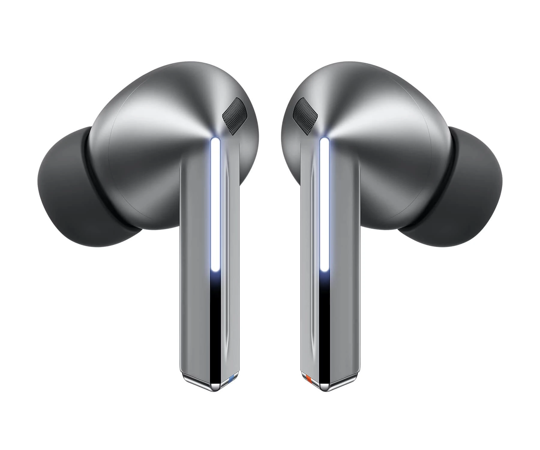 Dwa srebrne bezprzewodowe słuchawki z czarnymi końcówkami. Każdy ma biały pasek świetlny i czarną siateczkę. Białe tło.