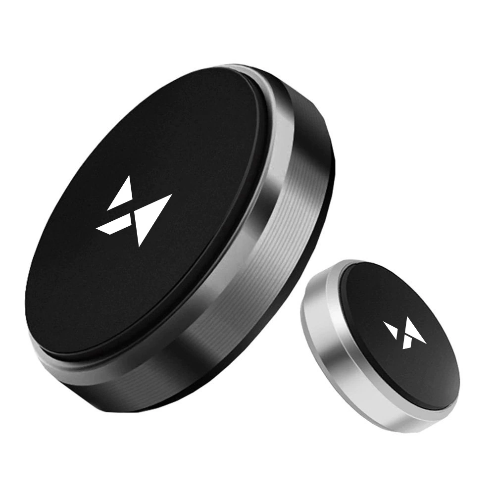 Dwa czarne i srebrne magnetyczne uchwyty samochodowe. Każdy ma czarną okrągłą powierzchnię z białym logo strzałki.