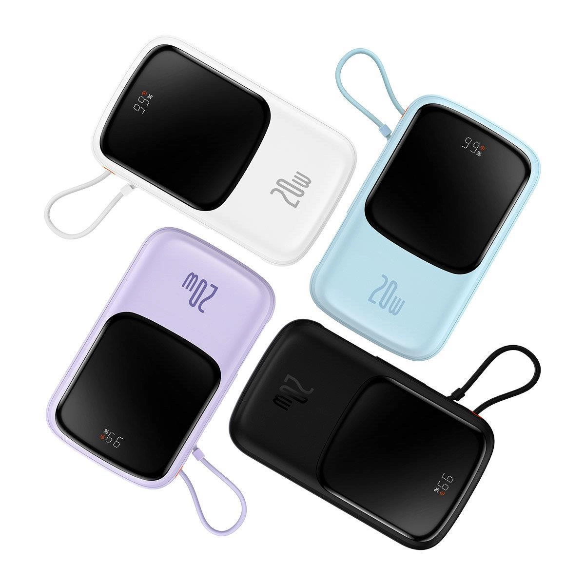 Cztery power banki w kolorach białym, niebieskim, fioletowym i czarnym. Każdy ma czarny ekran pokazujący procent naładowania. Mają 20W.