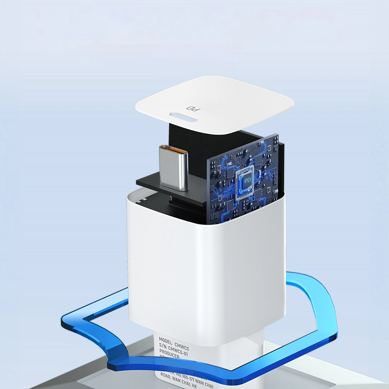 Biała ładowarka z przekrojem pokazującym wewnętrzne elementy, w tym port USB-C i płytkę drukowaną z napisem 'PD'.