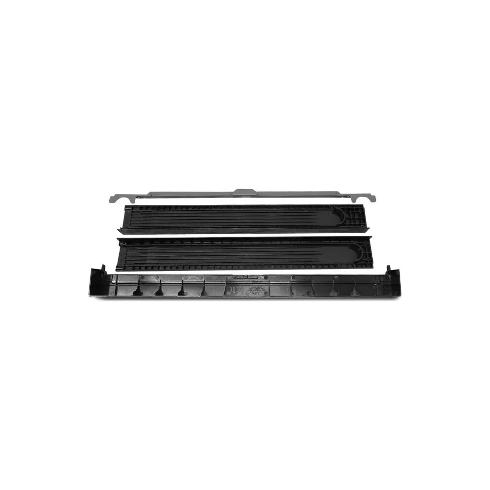 Trzy czarno-szare części plastikowe leżą obok siebie na białym tle.