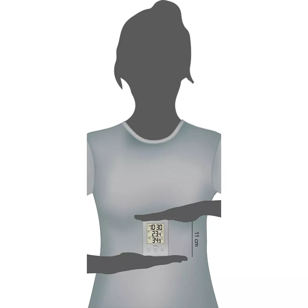 Kobieta trzyma cyfrowy termometr pokazujący czas i temperatury.