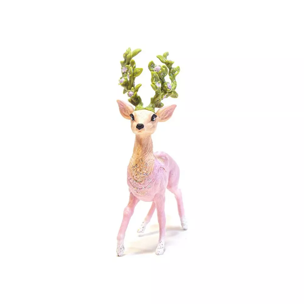 Mała różowa figurka jelenia z zielonymi gałązkami poroża i fioletowymi kwiatami.