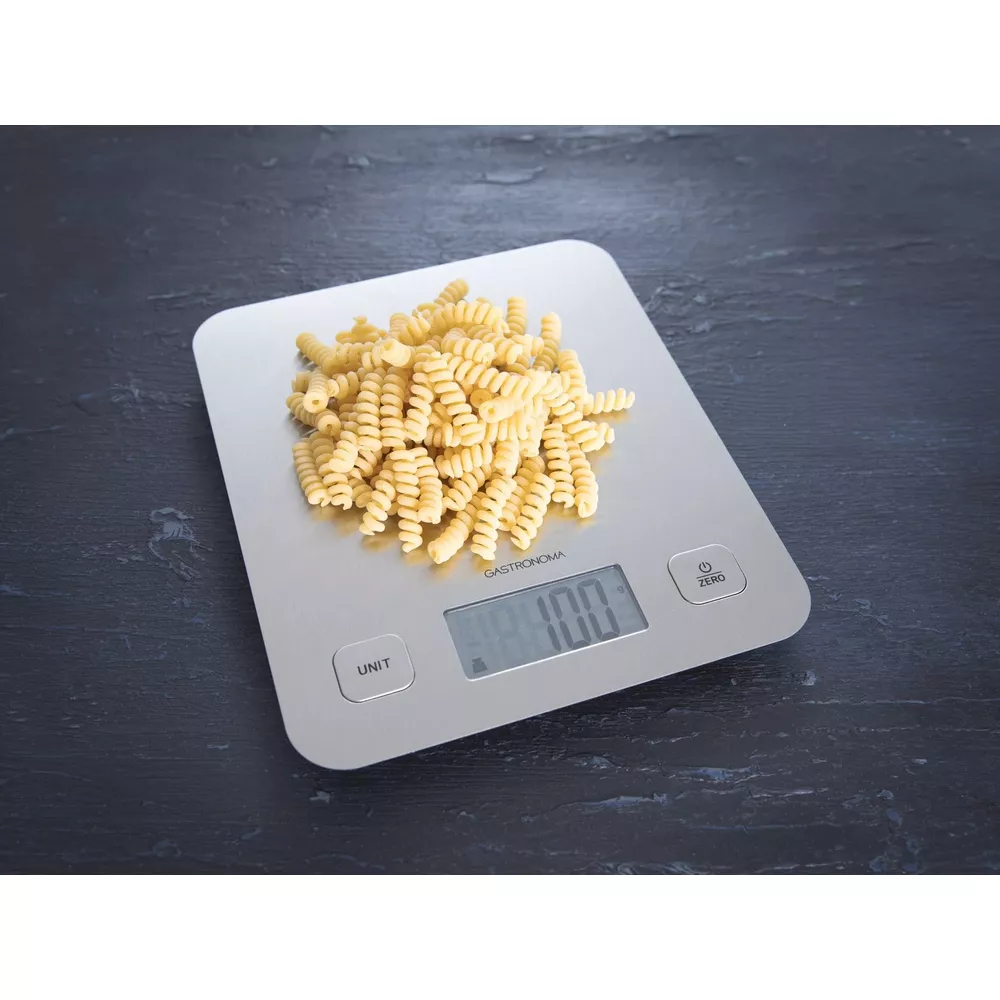 Cyfrowa waga kuchenna ze 100g makaronu.