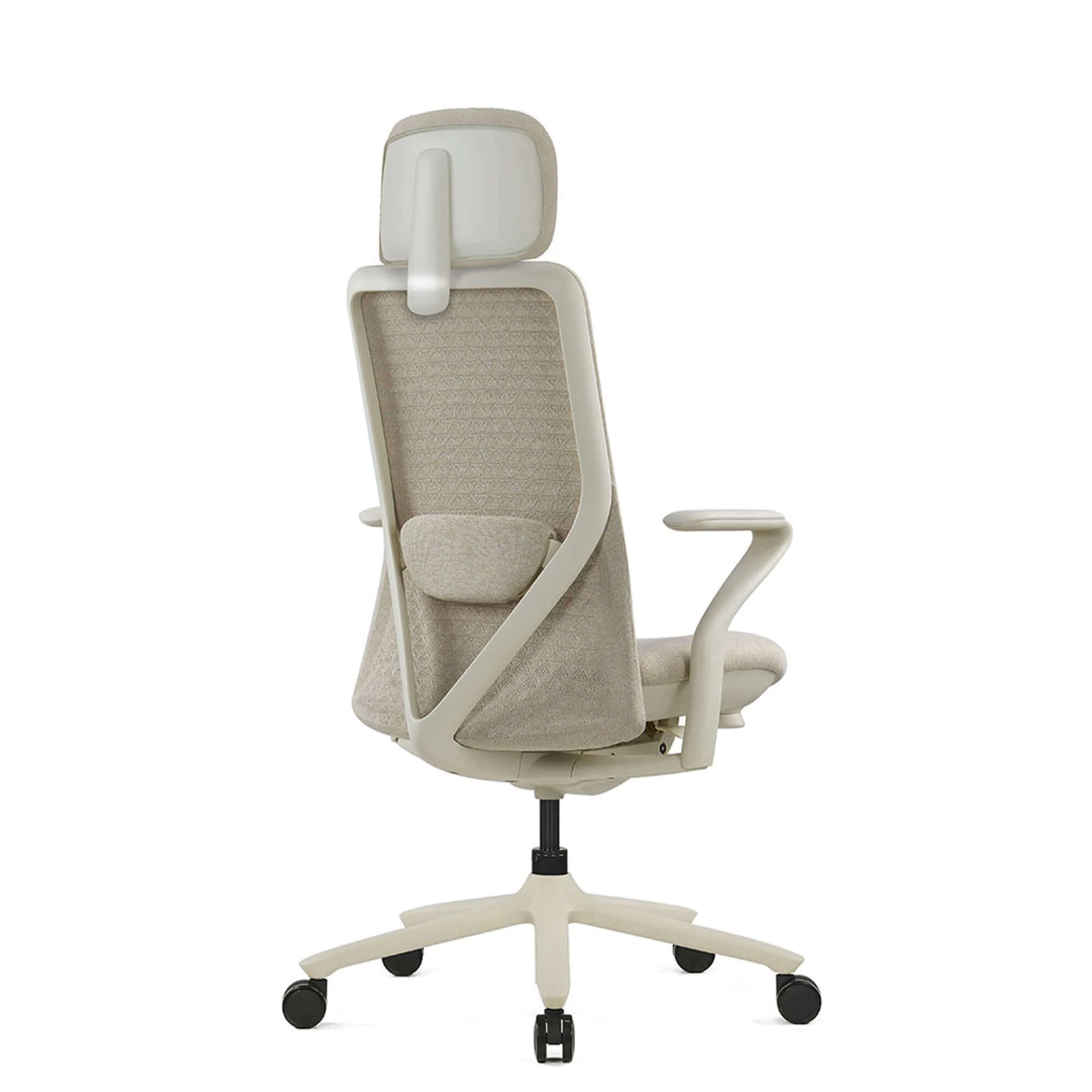 Beżowe krzesło biurowe z siatkowym oparciem i regulowanym zagłówkiem pokazane z boku.