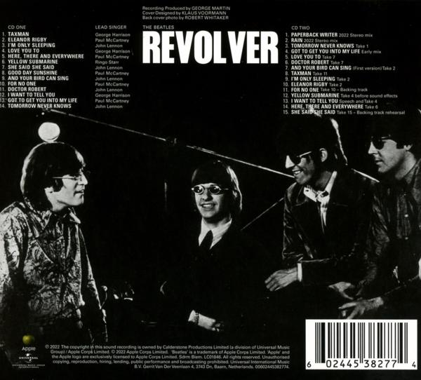 A Beatles Revolver című albumának hátulja. Fekete-fehér fotó a bandáról. Dallista és kreditek.