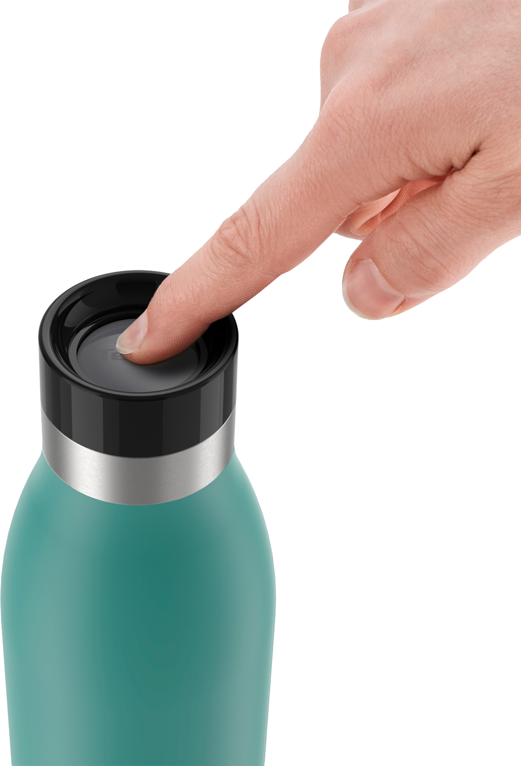 Een vinger drukt op het zwarte deksel van een turquoise waterfles.