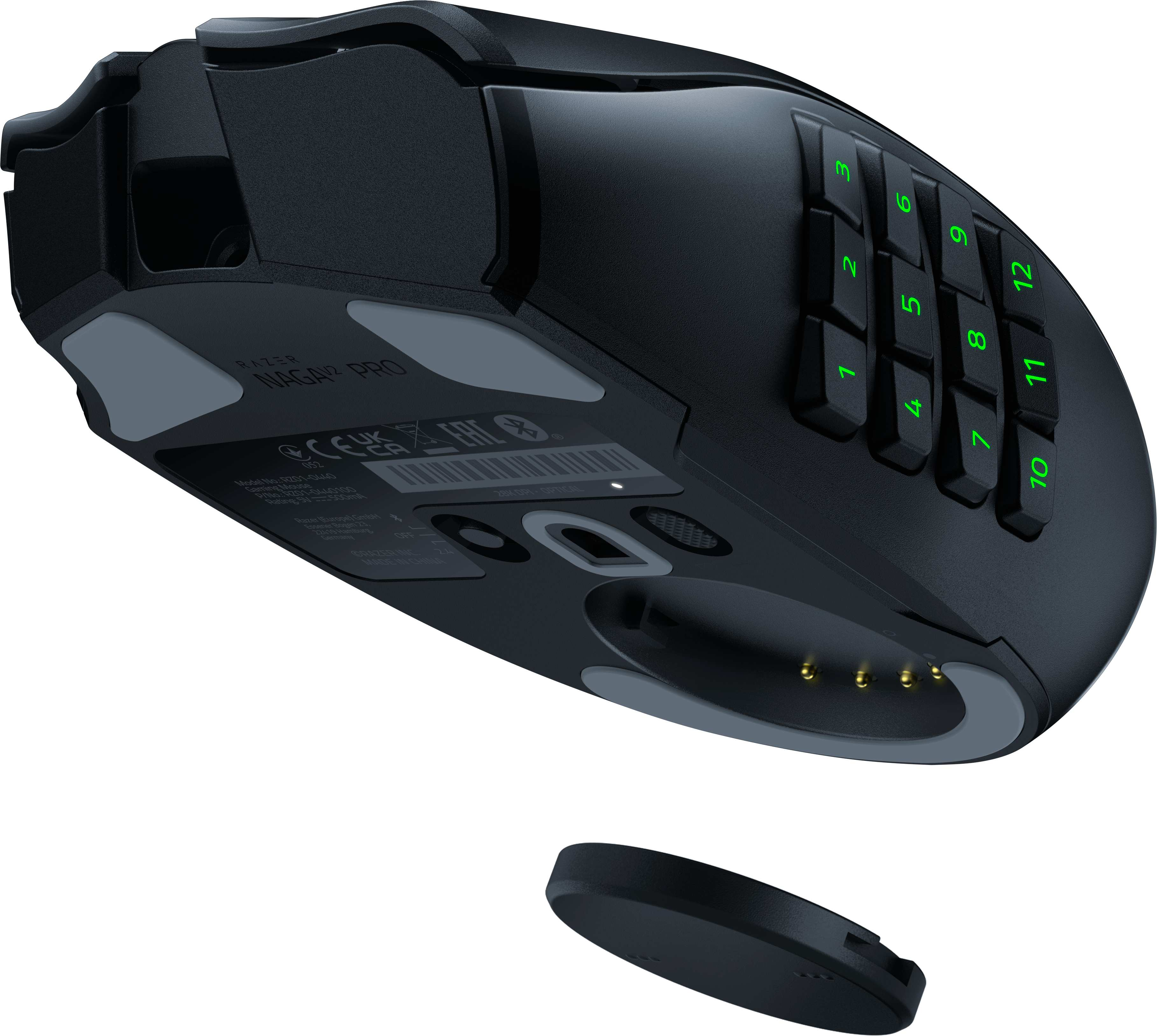 Schwarze Razer Naga Pro Gaming-Maus, Unterseite. Tasten und Ladeanschluss sind sichtbar.