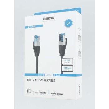 CAT 6a ağ kablosu etiketli, bir ağ kablosu ile beyaz bir kutu.