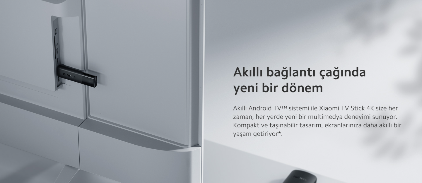 Sağda metin bulunan, akıllı ev bağlantısını tanıtan, bir TV'ye bağlı siyah TV çubuğu.