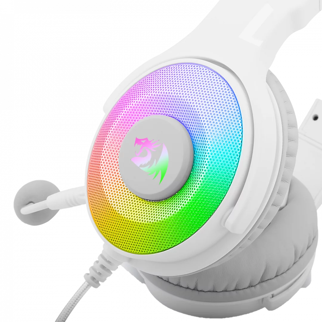 Fehér-szürke headset RGB világítással a fülkagylókon. Mikrofon csatlakozik hozzá.