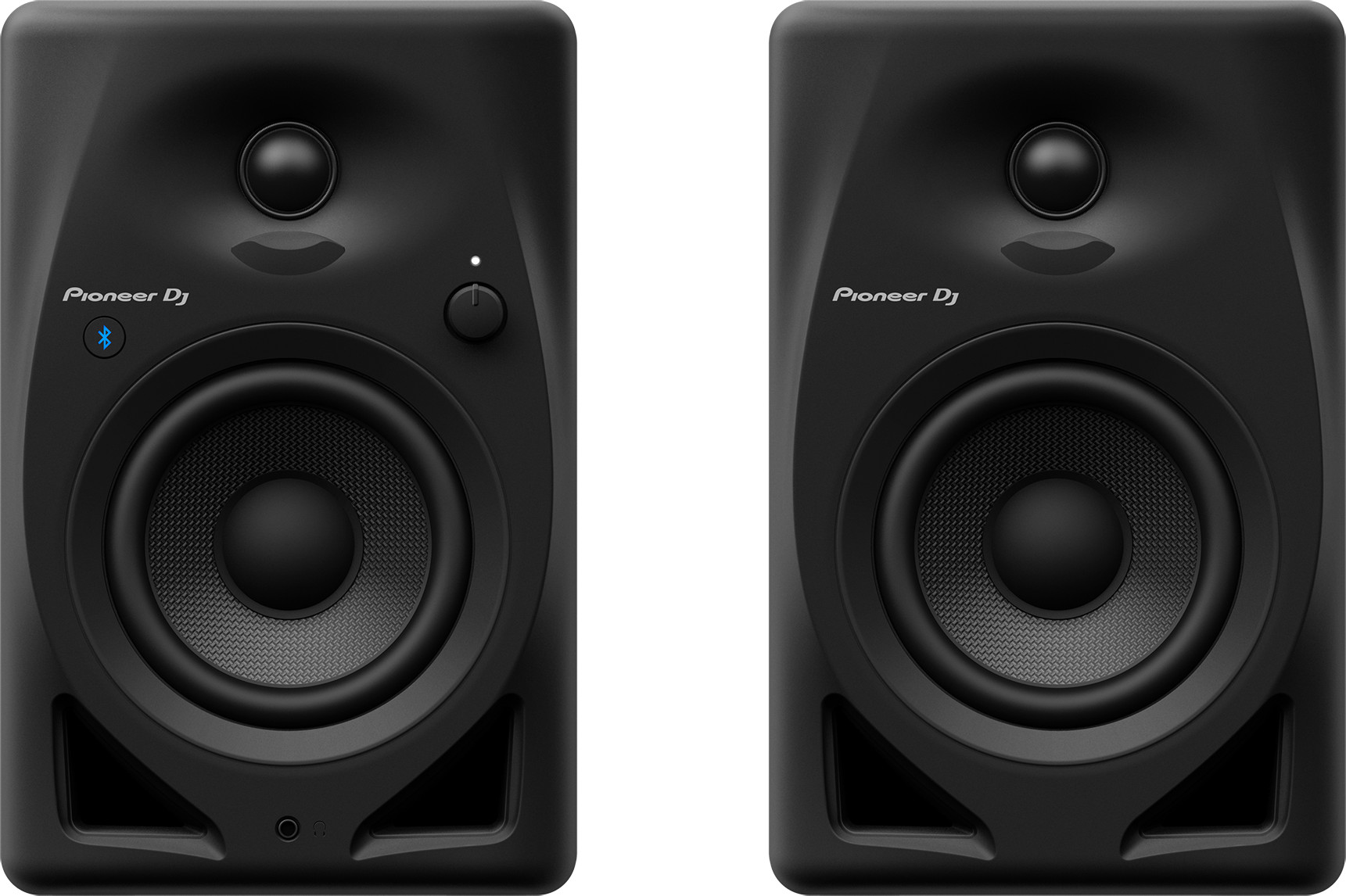 Twee zwarte luidsprekers, Pioneer DJ-logo op de voorkant. Volumeknop op één.