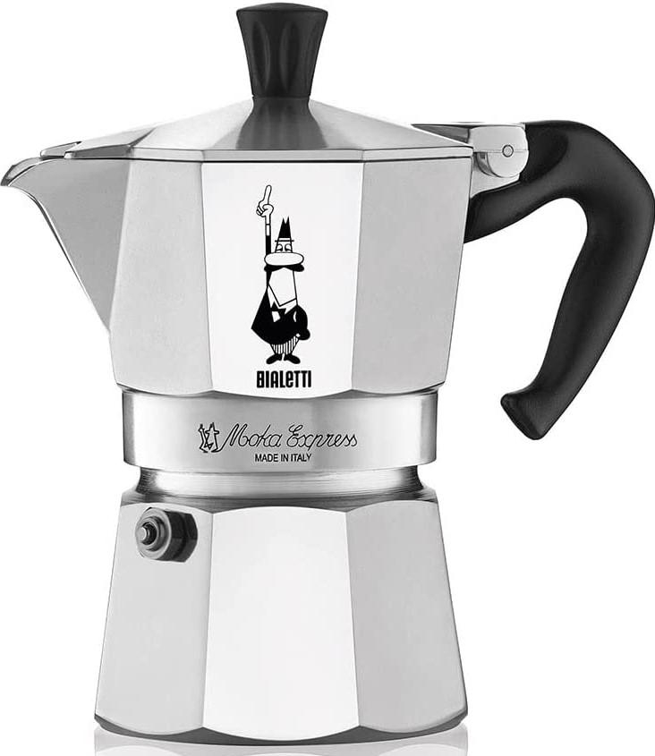 Silberner Espressokocher. Schwarzer Griff und Deckel. Weißer Hintergrund.