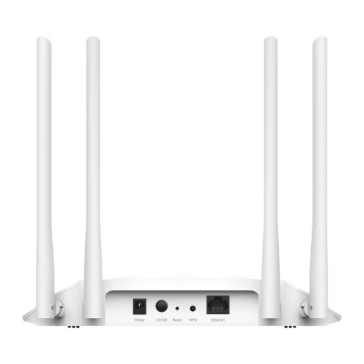 Router blanco con cuatro antenas, puertos visibles, sobre fondo blanco.