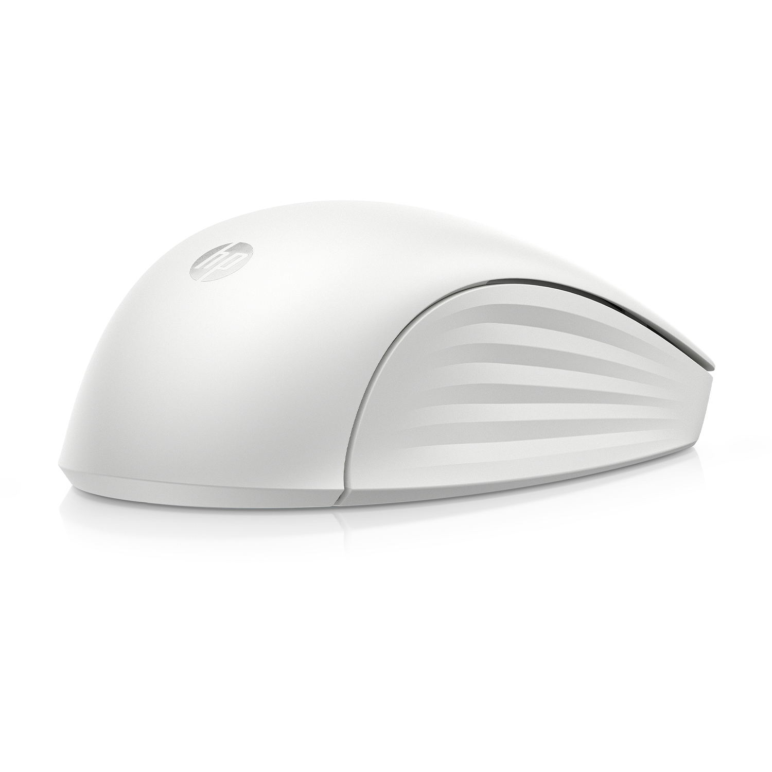 Mouse wireless HP bianco su sfondo bianco. Vista dall'alto. Logo HP argentato.
