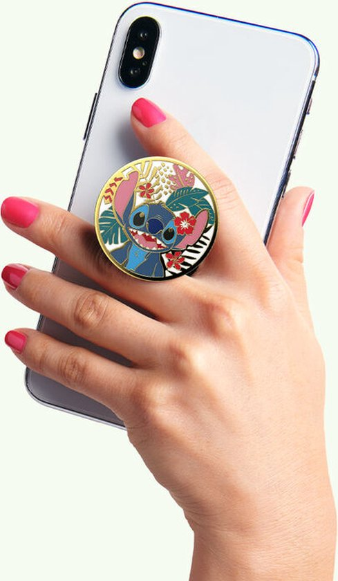 Hand houdt telefoon met Stitch PopSocket vast, toont personage uit Lilo & Stitch.