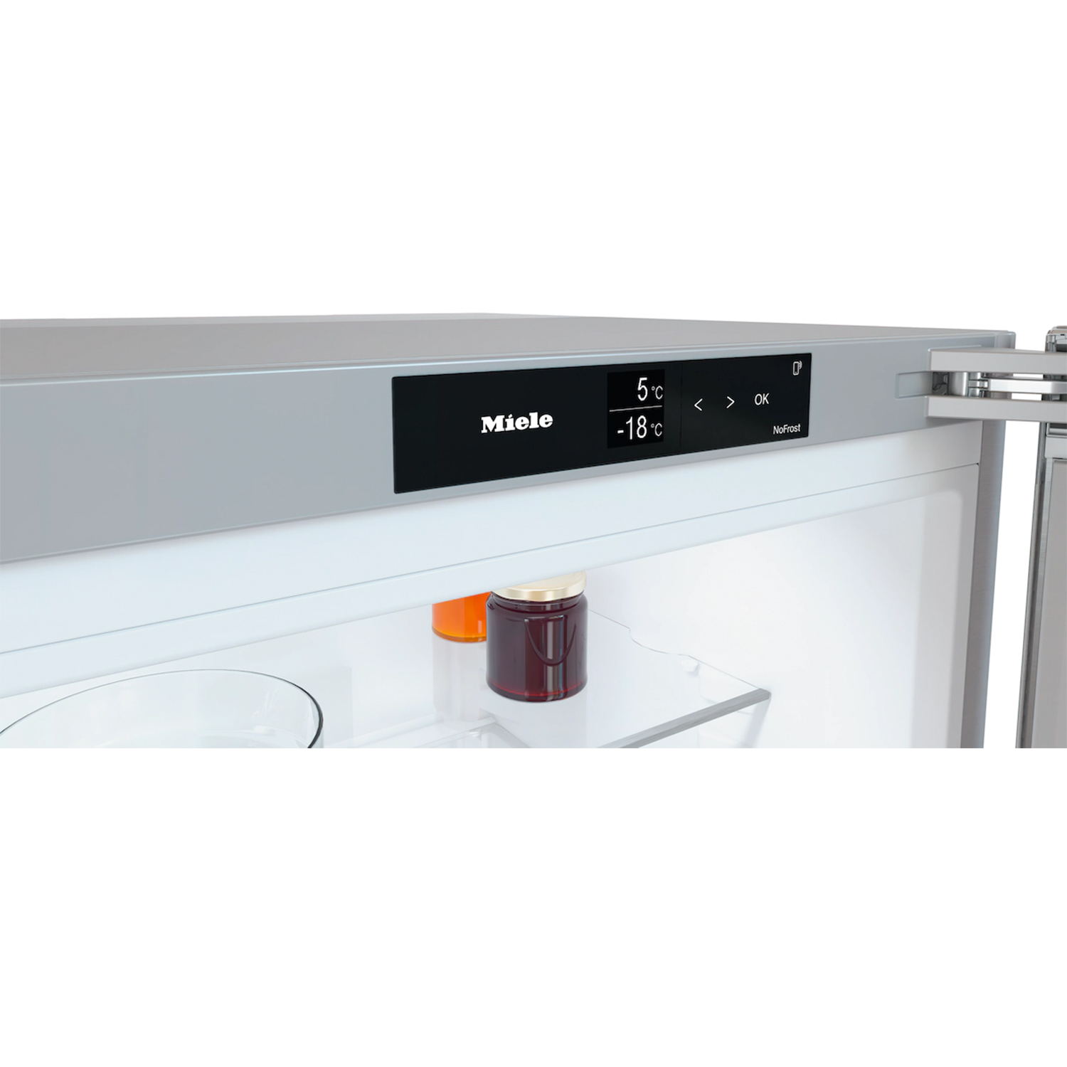 Interno del frigorifero Miele che mostra il display con temperature e oggetti.