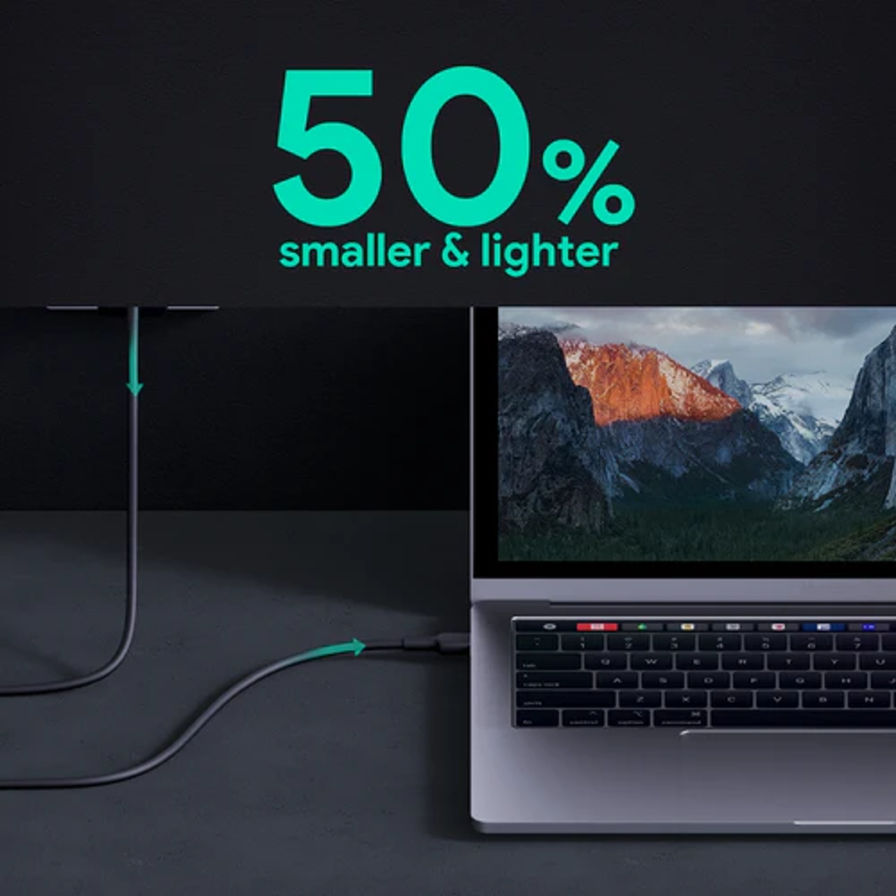 Laptop collegato a un cavo di alimentazione. Il testo recita '50% più piccolo e leggero'. Sfondo con vista montagne.