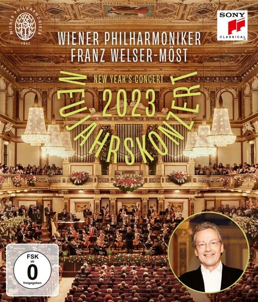Pochette CD Concert du Nouvel An 2023 avec un orchestre et un homme. Fond beige.