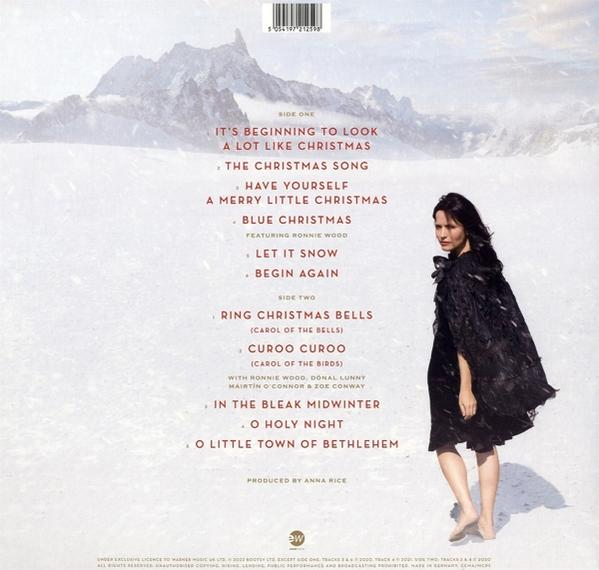 Album borító számlistával, nő havas tájban. Szöveg: 'It's Beginning to Look...'.