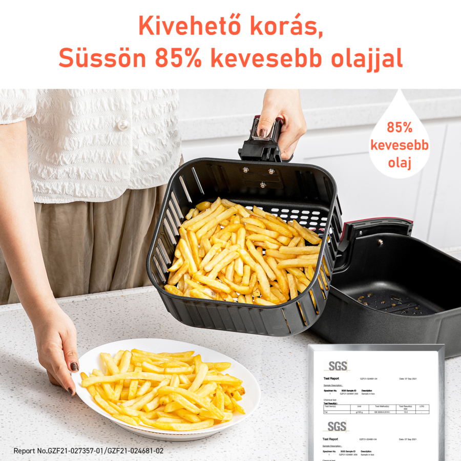 Nő kezében egy sütő, benne sült krumplival.