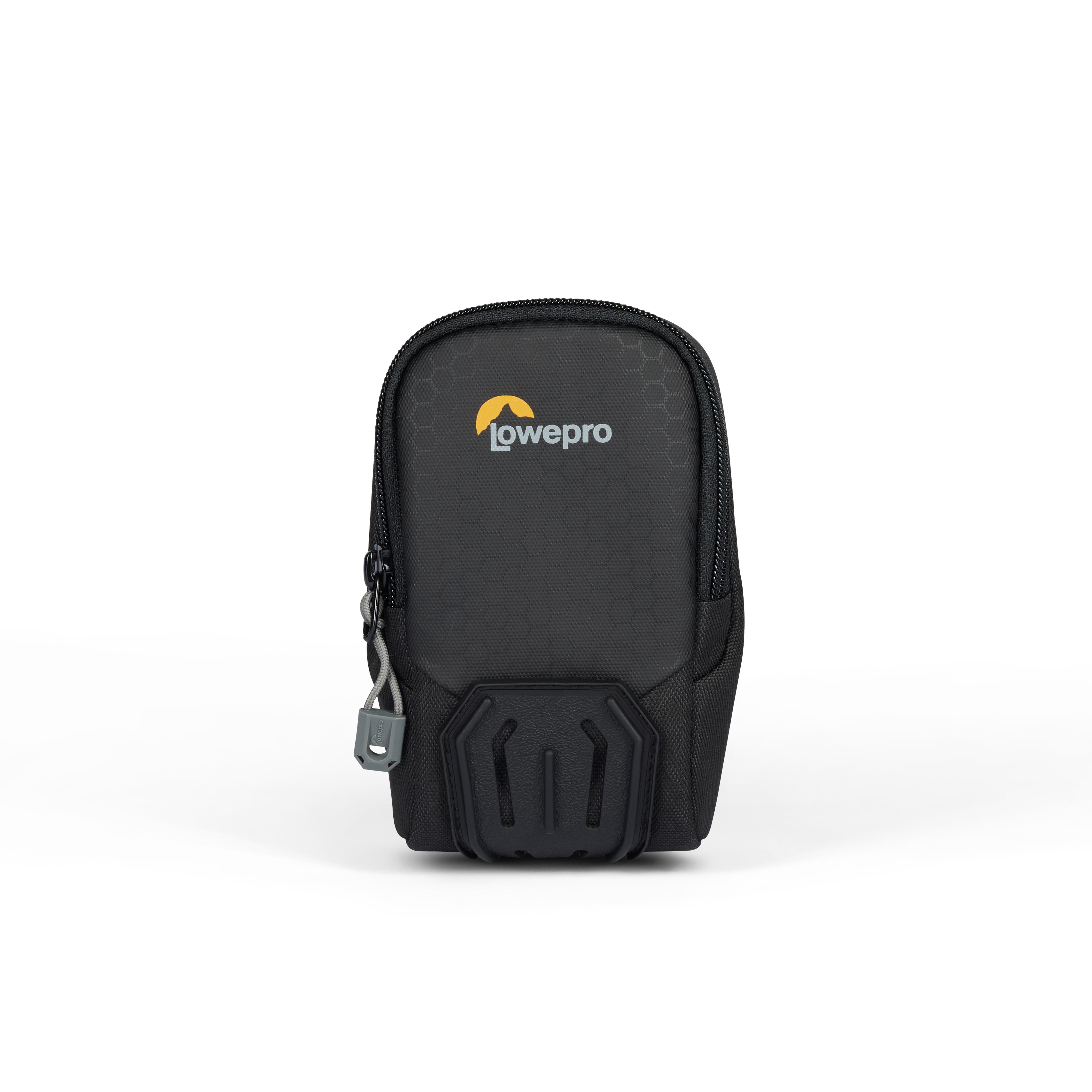 Schwarze Lowepro Kameratasche. Die Tasche ist kompakt, mit Reißverschluss und Logo auf der Vorderseite.