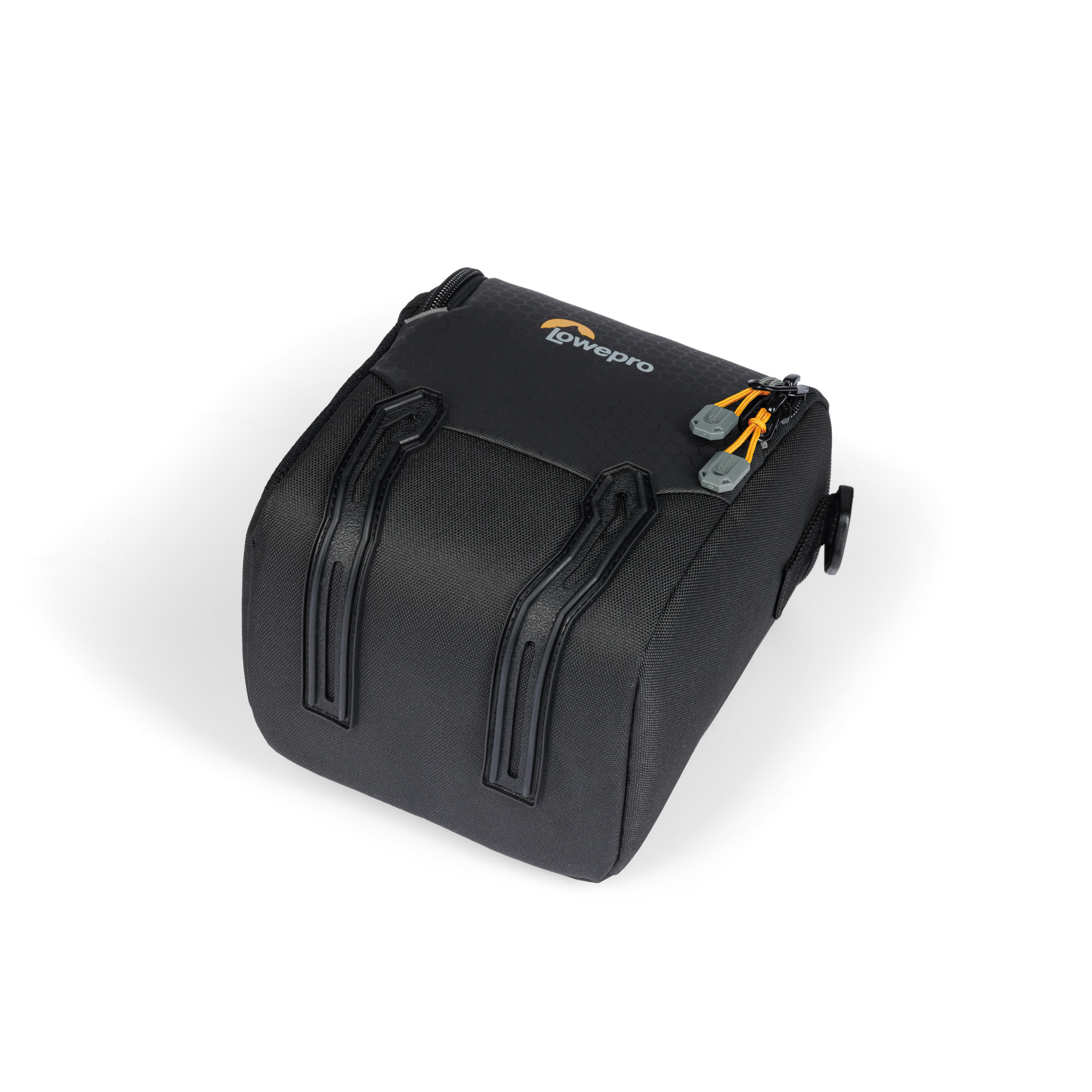 Schwarze Lowepro Kameratasche mit orangen Reißverschlüssen, Draufsicht, auf weißem Hintergrund.