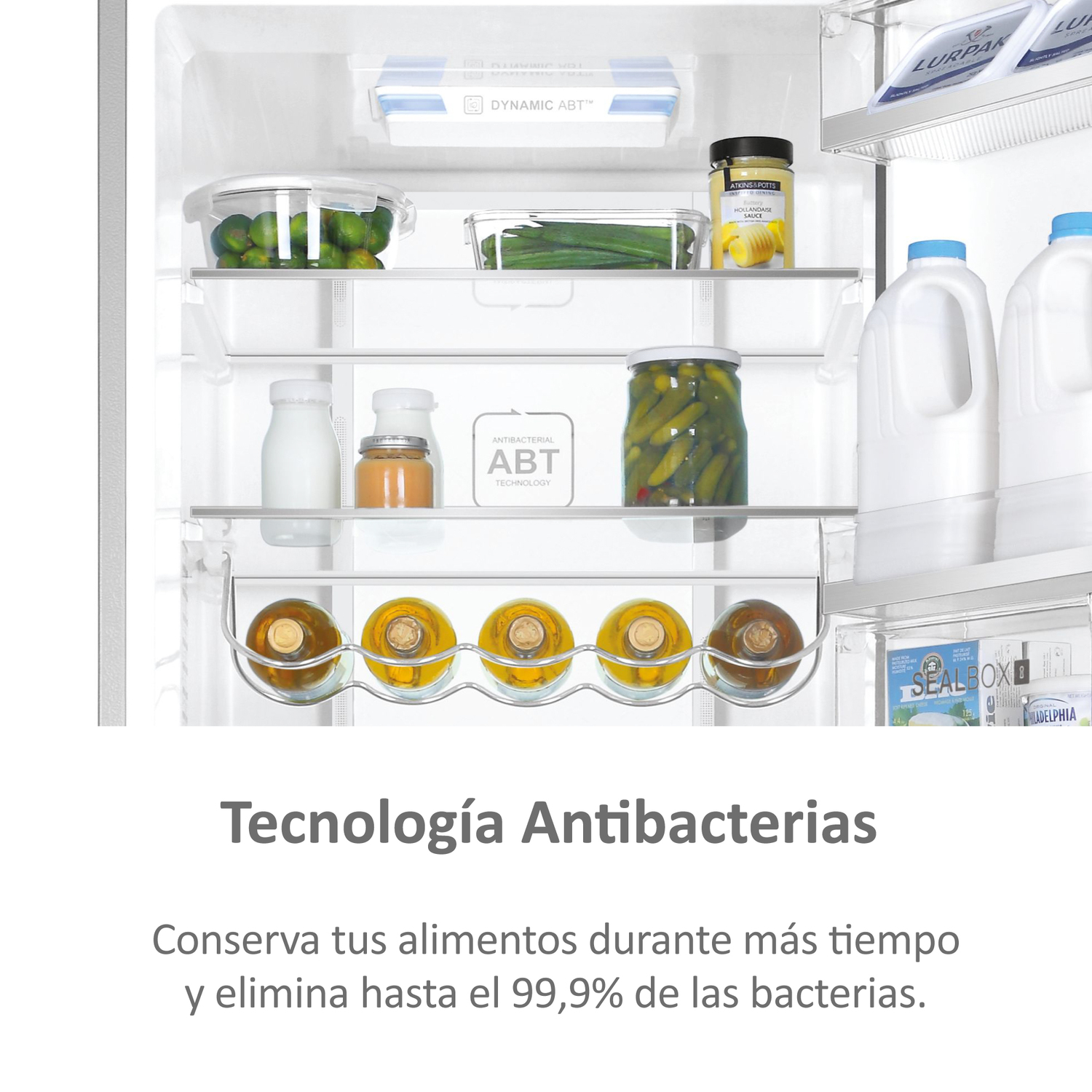 Interior de un refrigerador con alimentos y el texto 'Tecnología Antibacteriana'.
