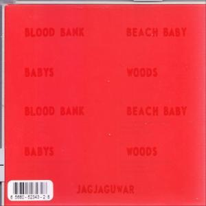 Roter Albumcover mit weißem Text. Texte: 'Blood Bank', 'Beach Baby', 'Babys' und 'Woods'.