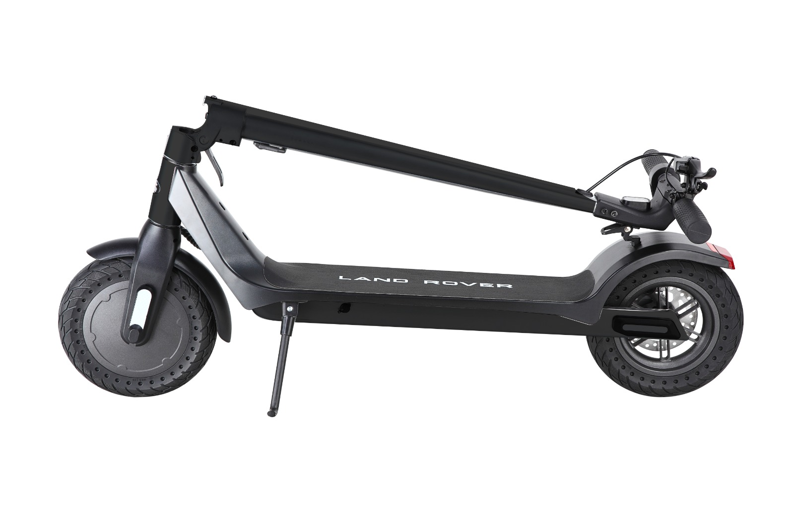 Siyah Land Rover elektrikli scooter, katlanmış ve beyaz bir yüzeyde dik duruyor.