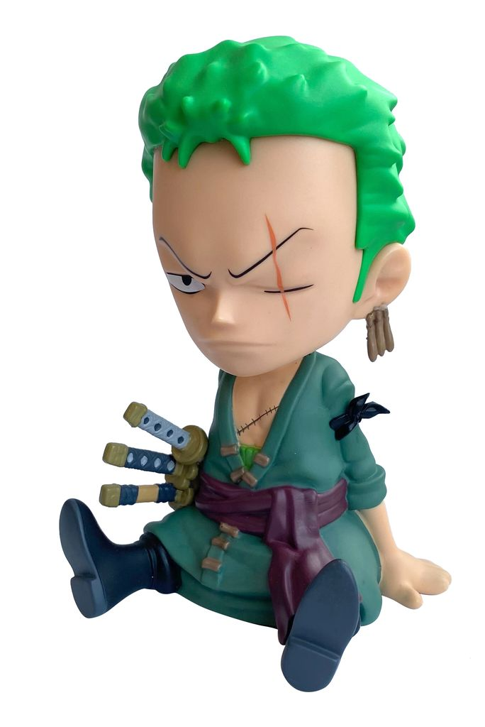 Anime-Figur von Zoro aus One Piece, sitzend, mit Schwertern. Grünes Outfit und Haare.