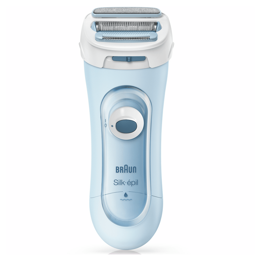 Una depiladora Braun Silk-épil azul claro. El cabezal es blanco y plateado. El logotipo y el nombre del modelo son visibles.