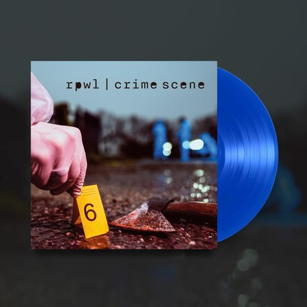 Eine Vinyl-Schallplatte mit einem Tatort-Thema. Die Platte ist blau mit einem Cover, das Beweismittel zeigt.