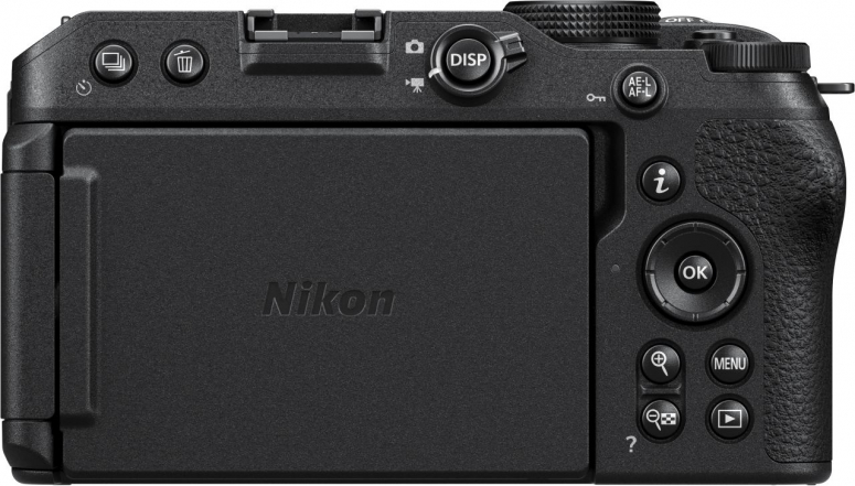 Düğmeler ve ekranlı siyah dijital kamera arkası. Nikon logosu görünür.