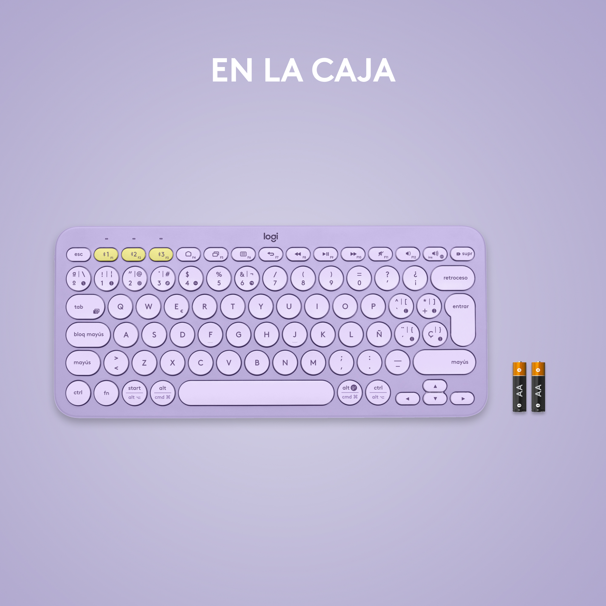 Primer plano de una afeitadora eléctrica plateada con etiquetas que indican sus características.