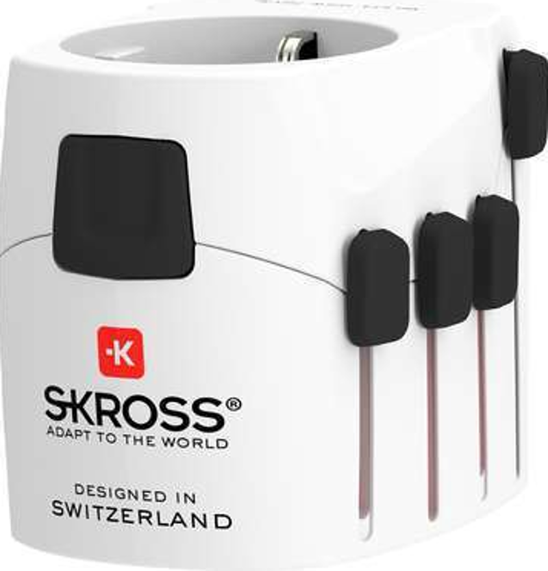 Weißer Reiseadapter mit schwarzen Steckern und den Worten SKROSS und Designed in der Schweiz.