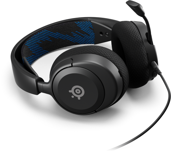 Fekete SteelSeries Arctis fejhallgató mikrofonnal és kék anyaggal a fejpánton.