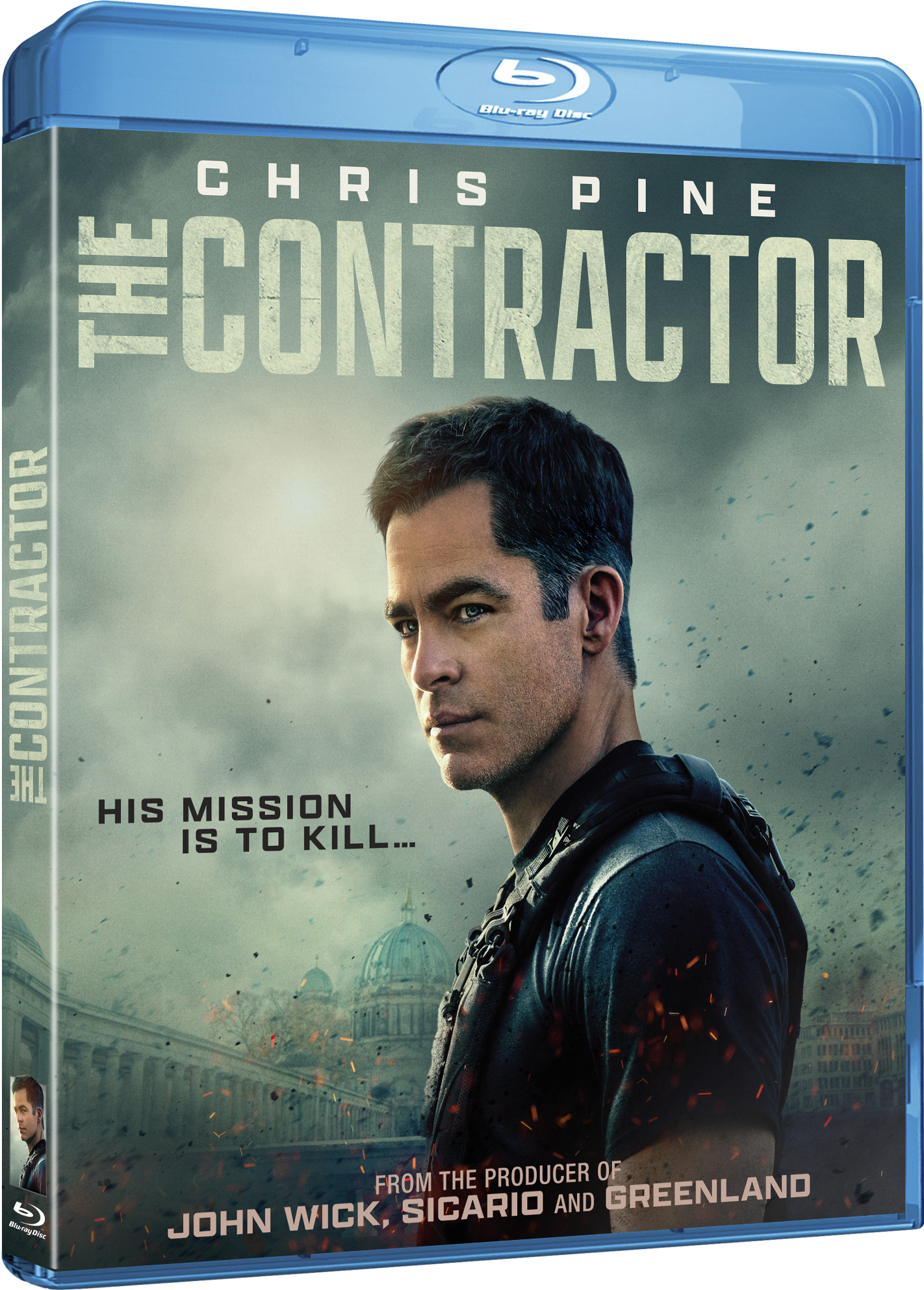 Couverture du film avec Chris Pine. Titre : "The Contractor". L'arrière-plan présente une ville et un homme dans le coin.