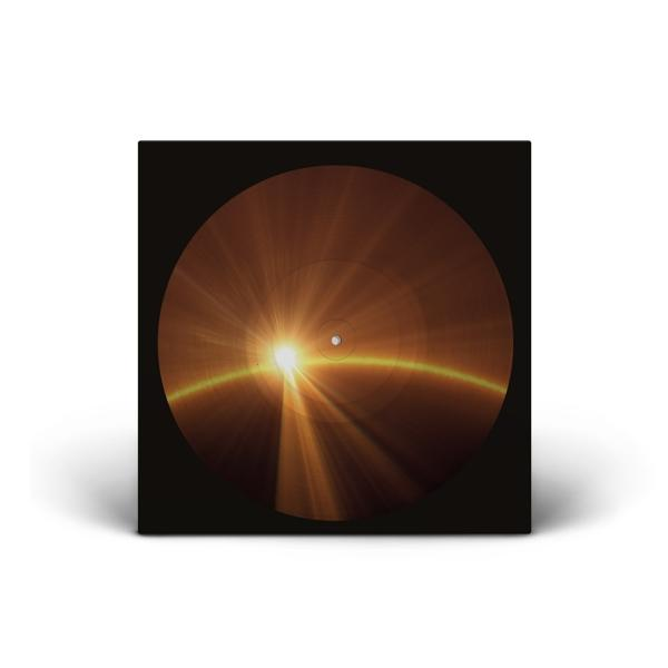 Albumcover einer Schallplatte mit einem Sonnenaufgangsbild.