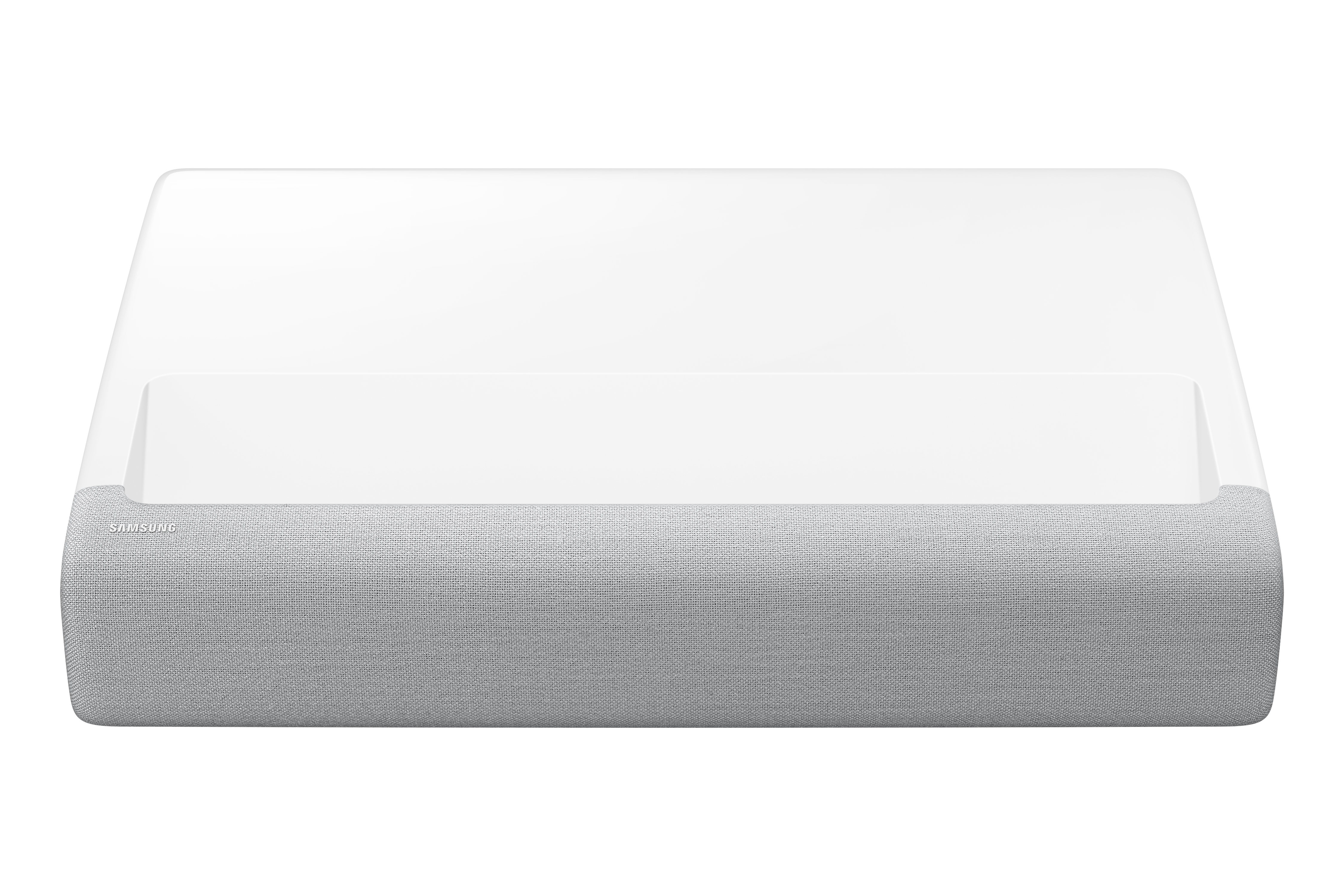 Un proyector Samsung blanco con una parte delantera de tela gris sobre un fondo blanco.