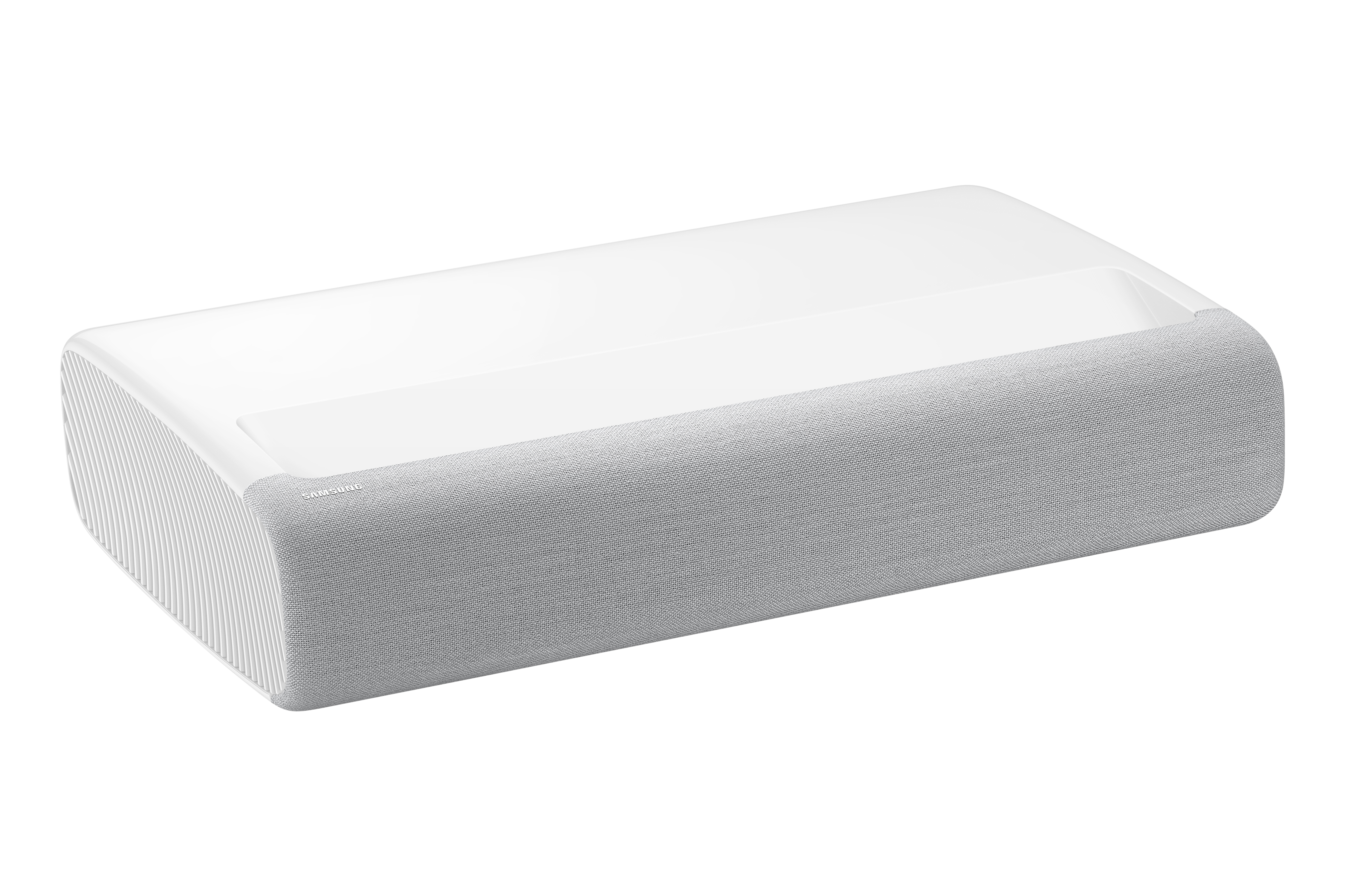 Proyector Samsung blanco sobre fondo blanco. Tiene una parte frontal de tela gris y un diseño elegante.