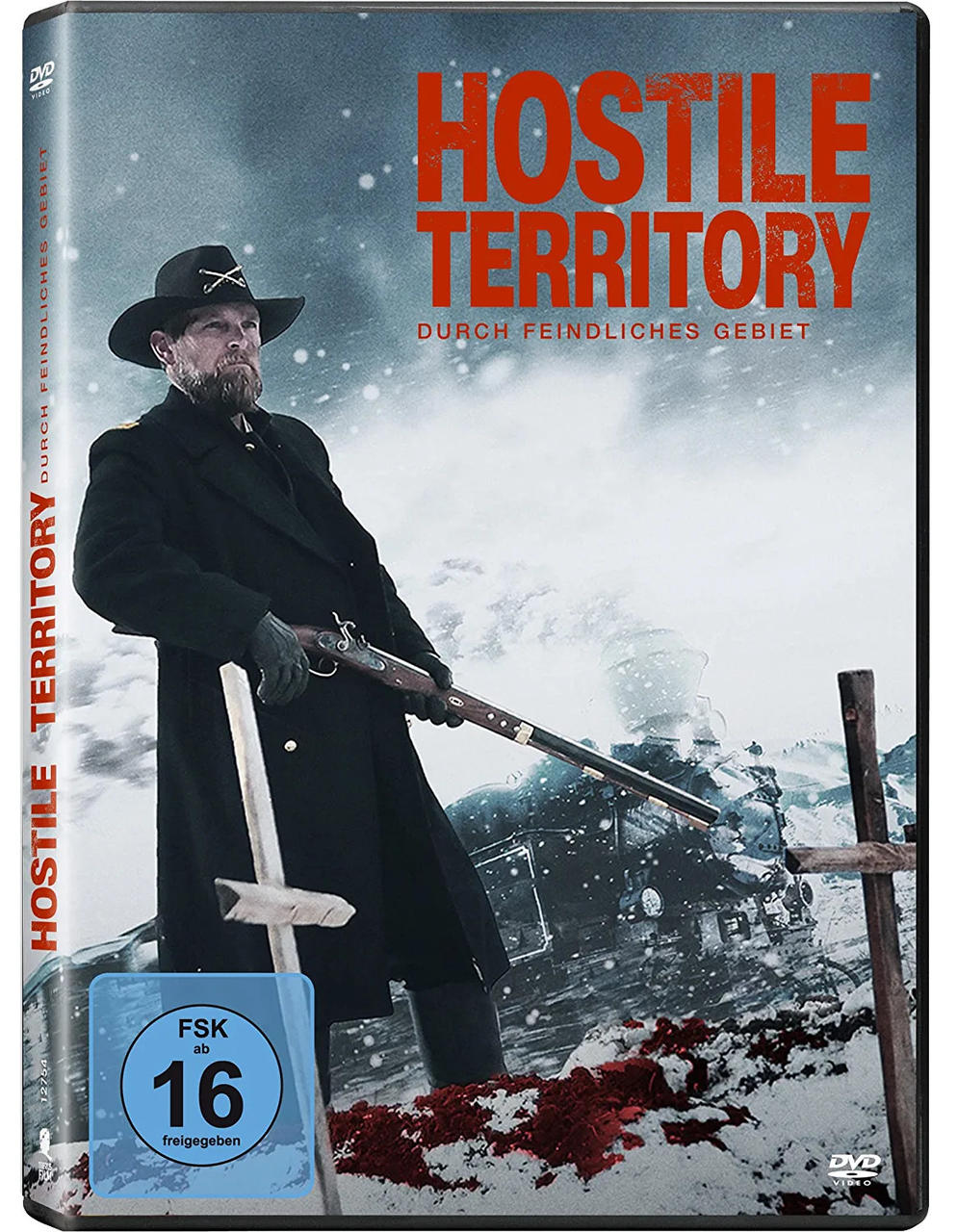 DVD-Cover von Hostile Territory mit einem Mann, der ein Gewehr hält. Schnee und Kreuze im Hintergrund.