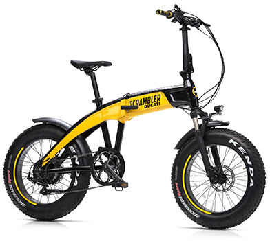 Geel en zwarte Ducati Scrambler e-bike, op een witte achtergrond. Zijaanzicht.