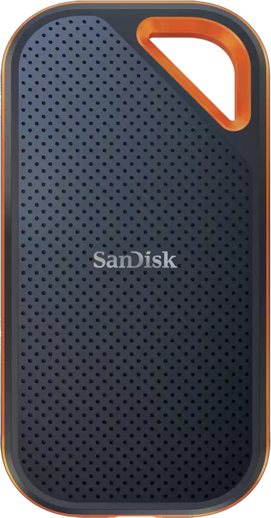 Schwarze und orangefarbene externe Festplatte von Sandisk. Der Hintergrund ist weiß.