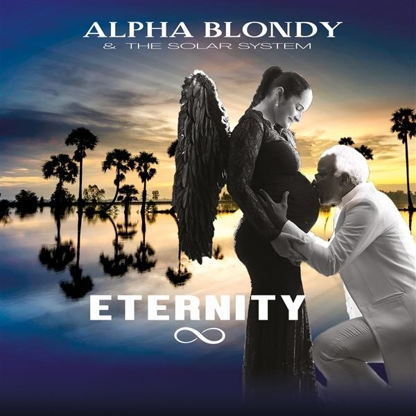 Album borító, terhes nőt csókoló férfi, 'Eternity' felirattal.