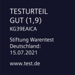 Testergebnisbewertung. Gut (1,9) auf dunkelblauem Hintergrund. Text ist weiß.