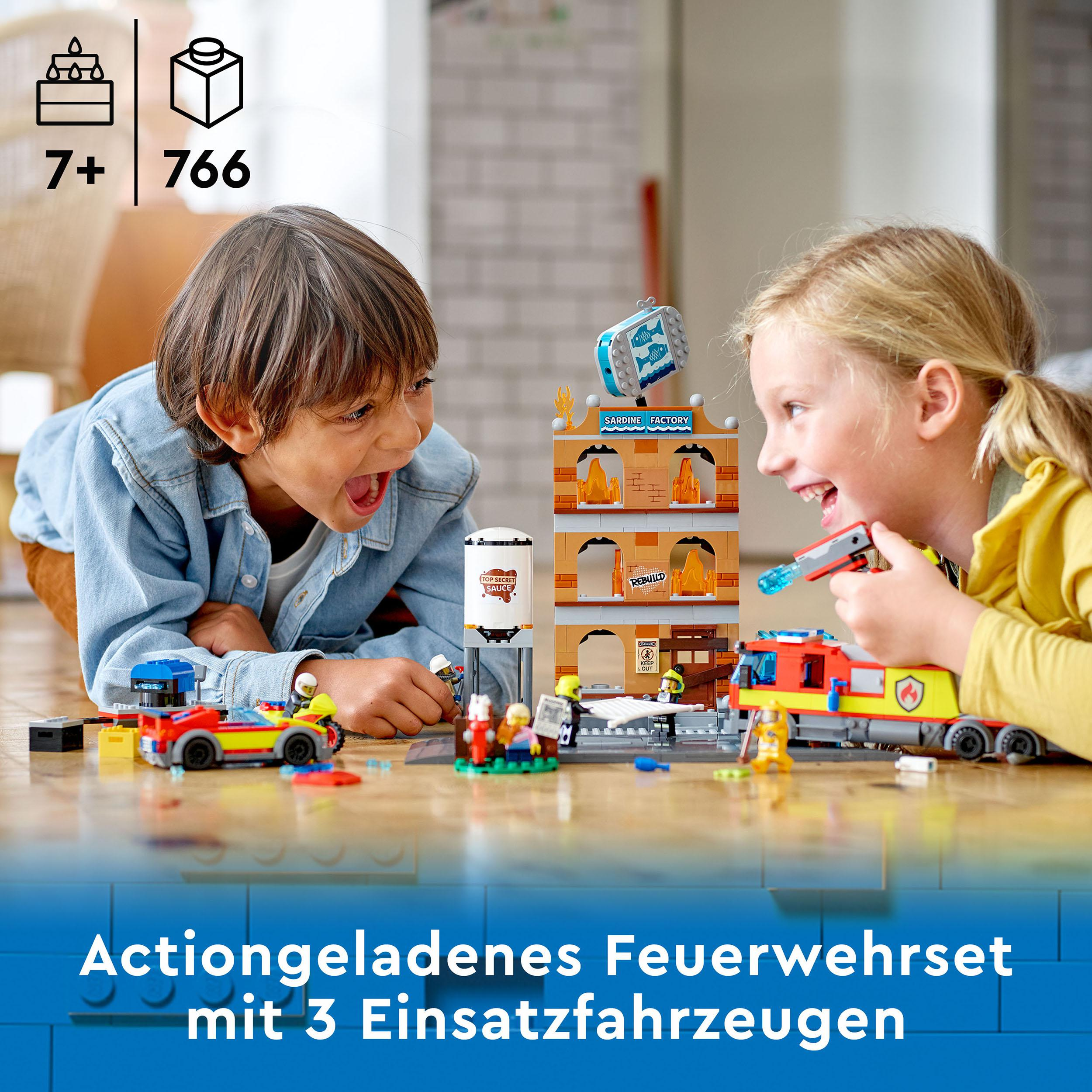 LEGO City 60321 Feuerwehreinsatz mit Löschtruppe Bausatz, Mehrfarbig